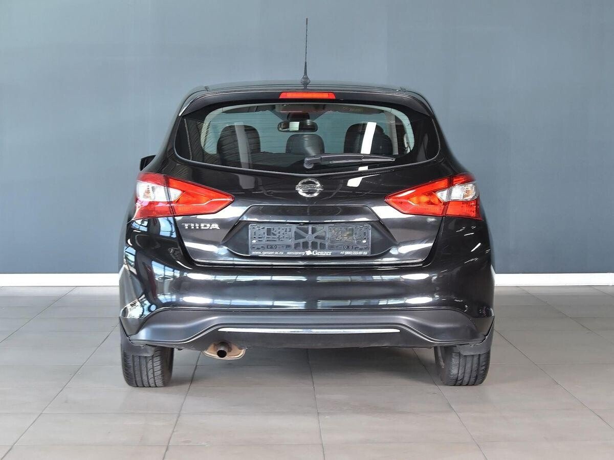 Nissan Tiida 2015
