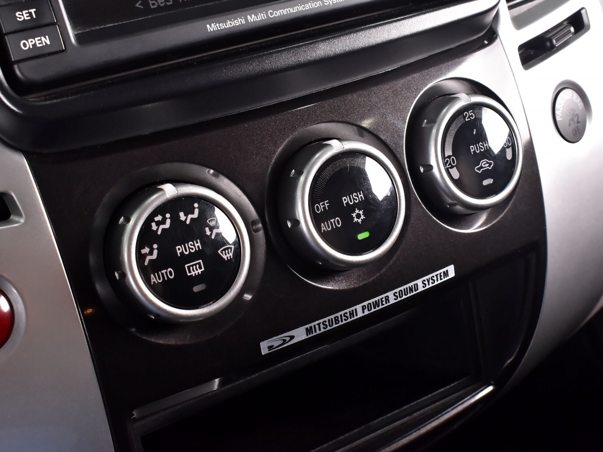 Mitsubishi Pajero Sport 2012 Ultimate S03