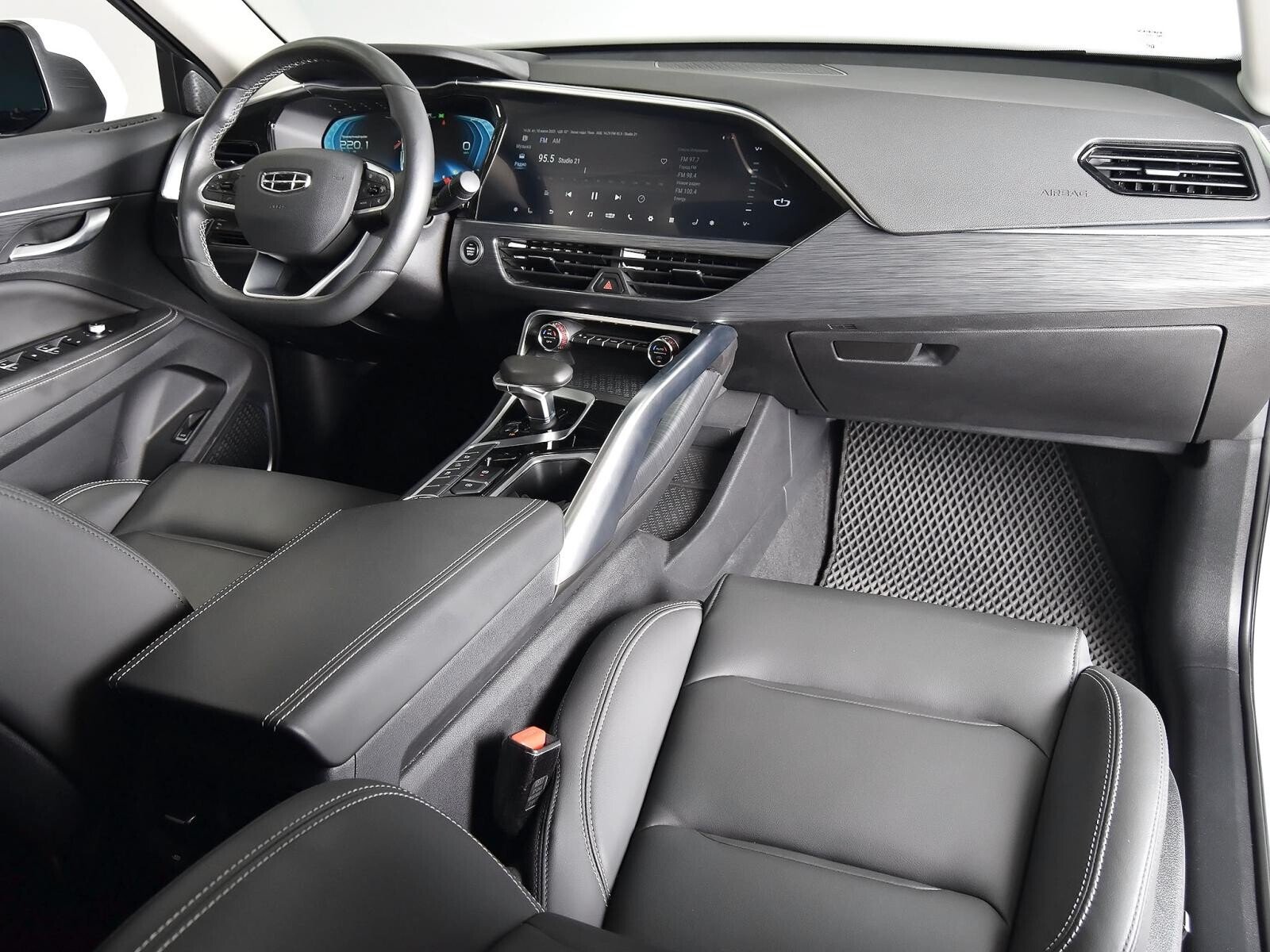 Geely Tugella 2021