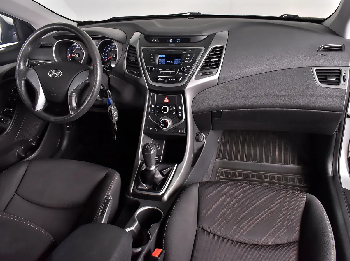 Hyundai Elantra 2015 Base (M813)