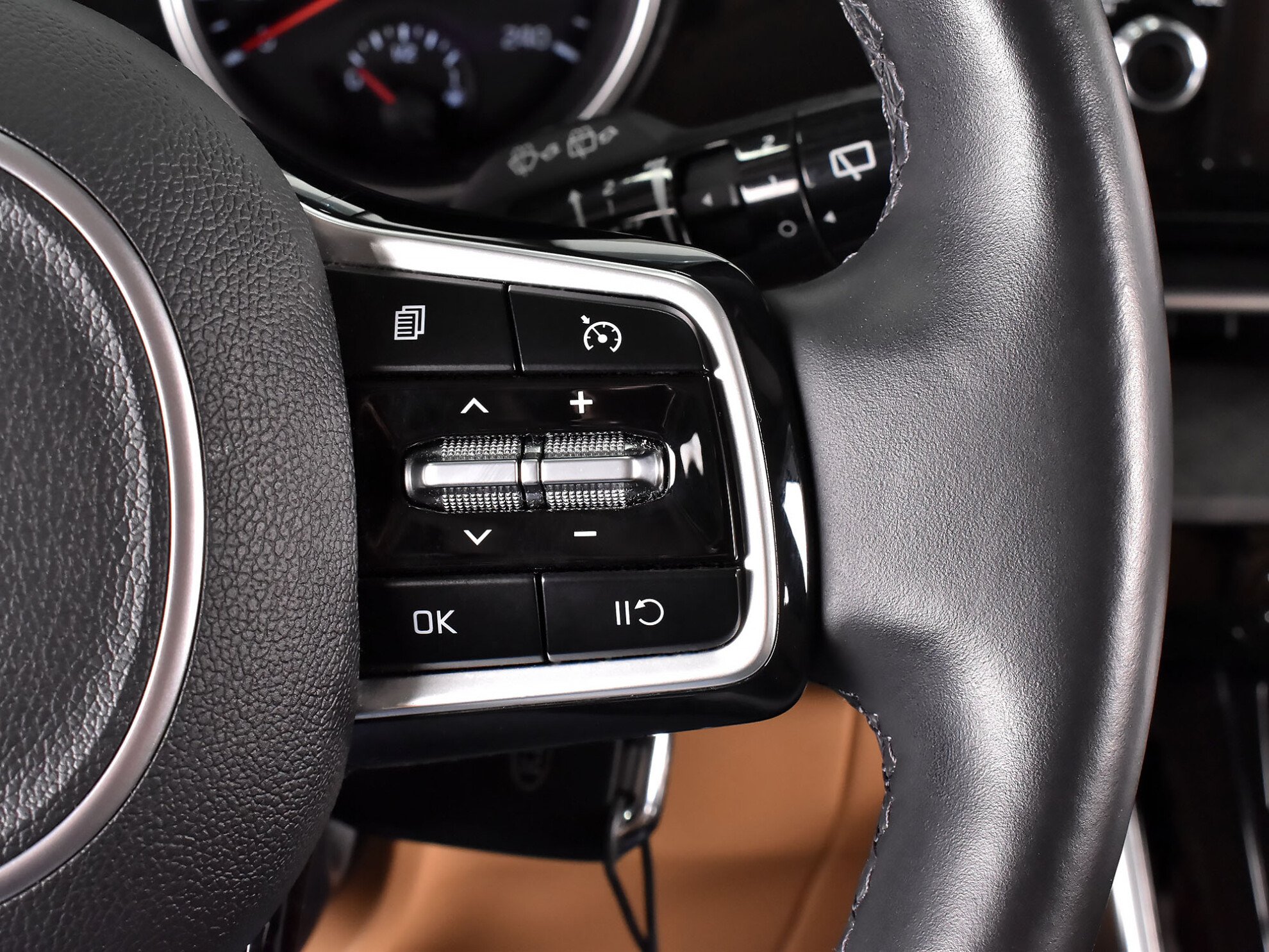 Kia Carnival 2021 Luxe (2021)
