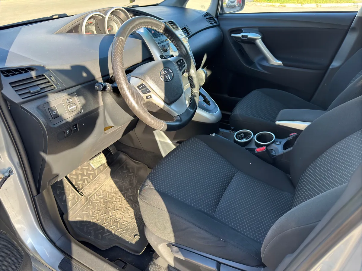 Toyota Verso 2011 Комфорт