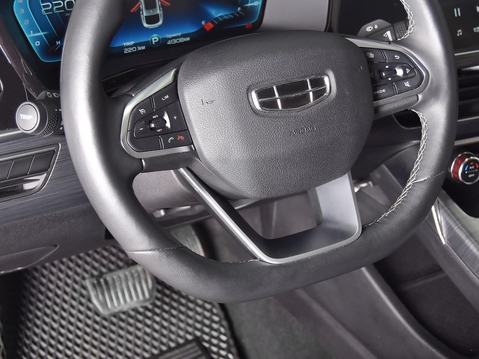 Geely Tugella 2021