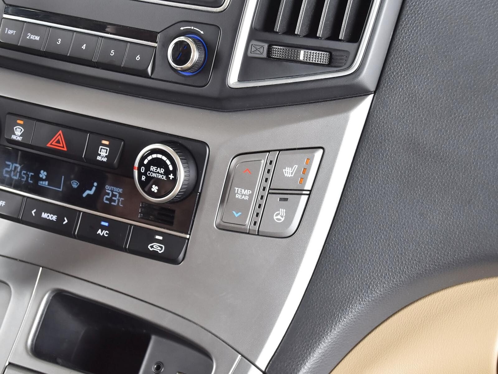 Hyundai H-1 2018