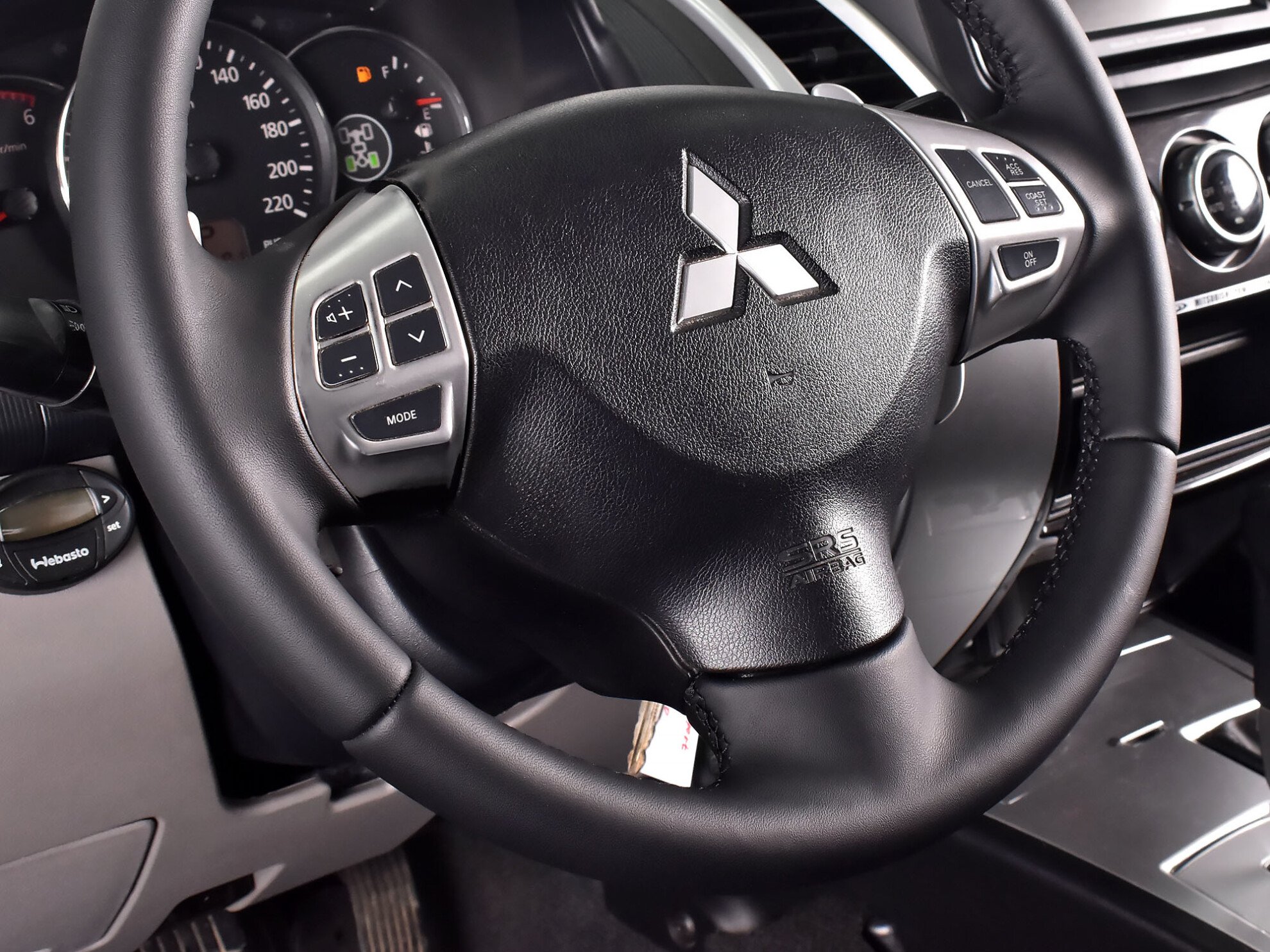 Mitsubishi Pajero Sport 2012 Ultimate S03