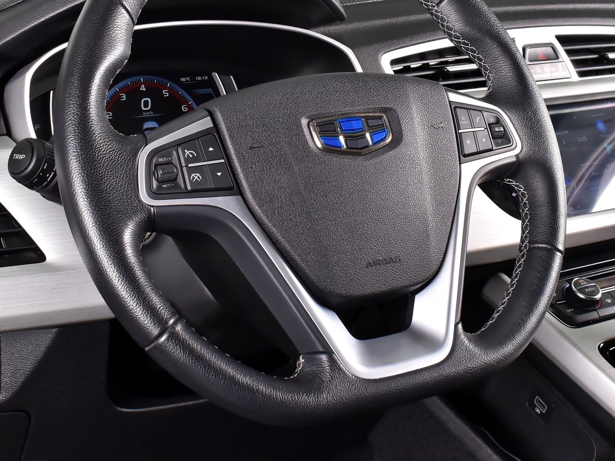 Geely Atlas 2019 Luxury LED + Yandex Auto