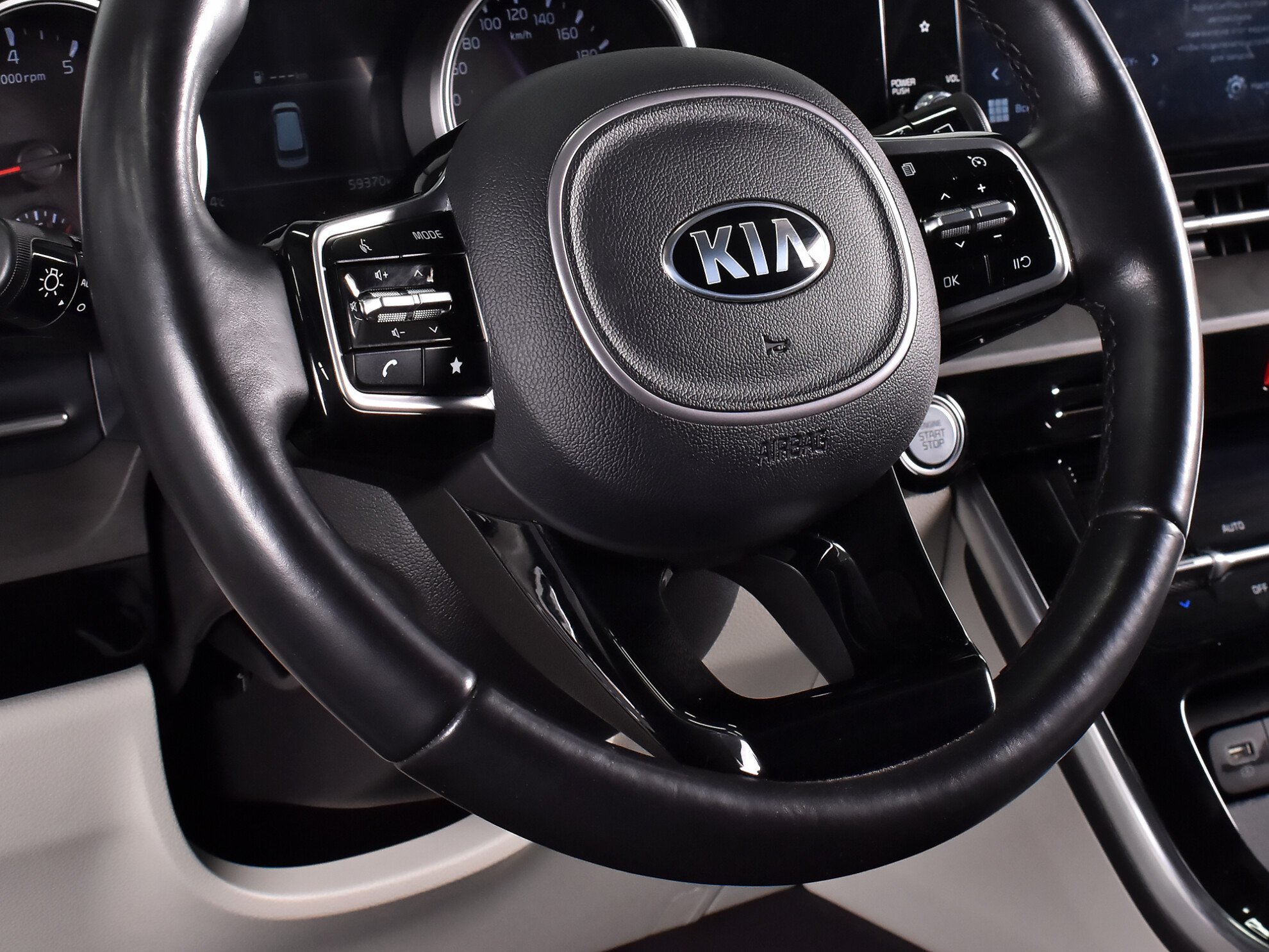 Kia Carnival 2021 Comfort — фото 15