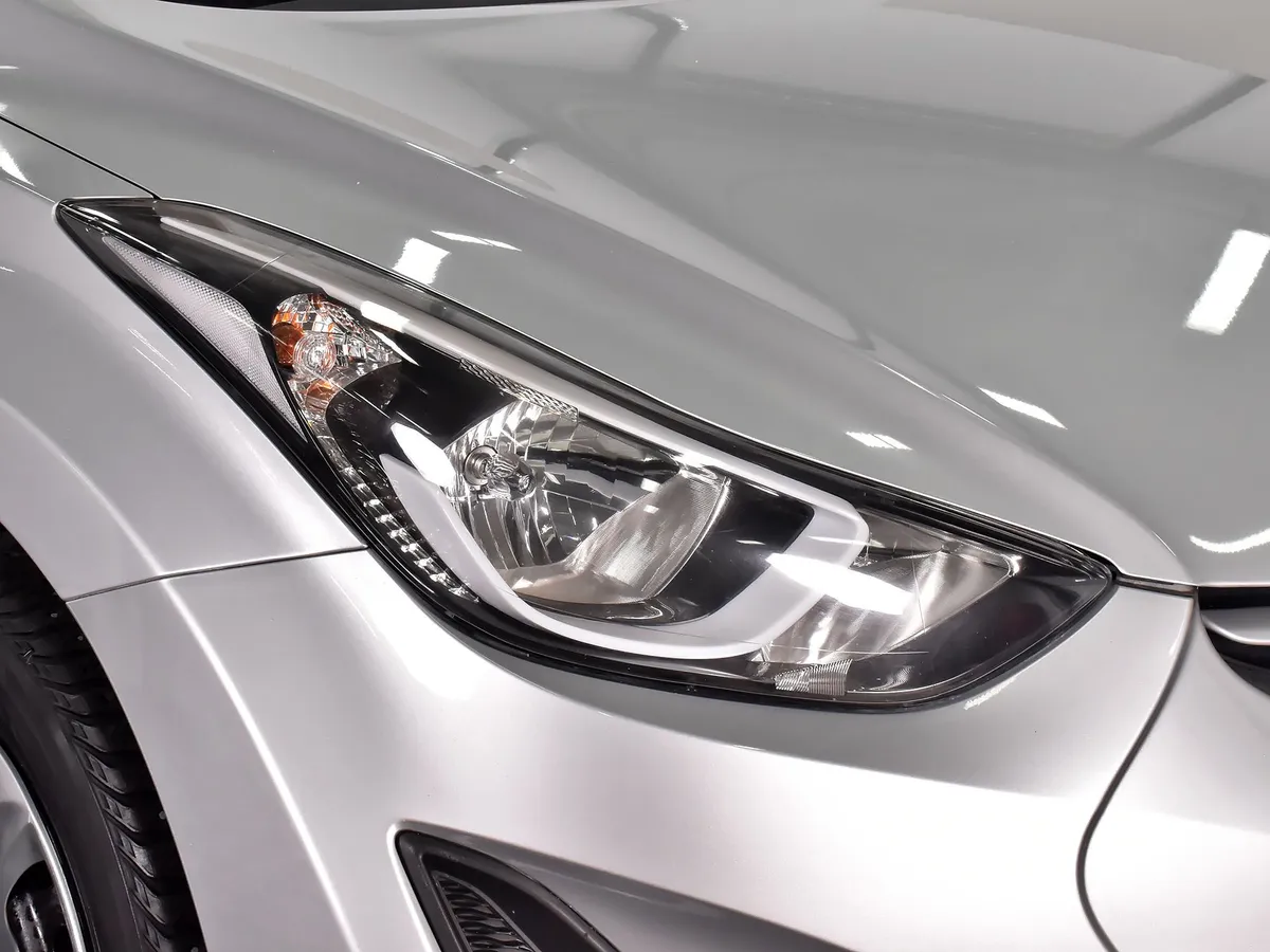 Hyundai Elantra 2015 Base (M813)