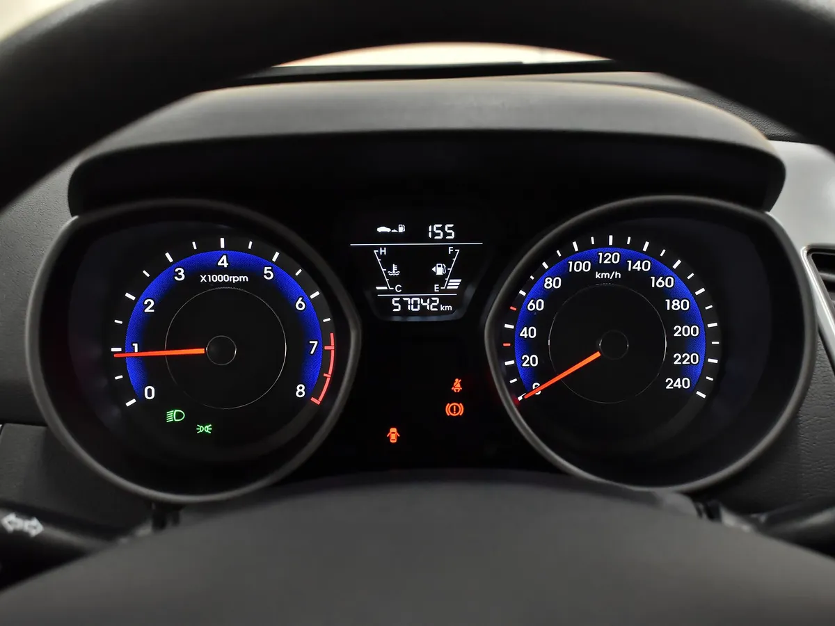 Hyundai Elantra 2015 Base (M813)