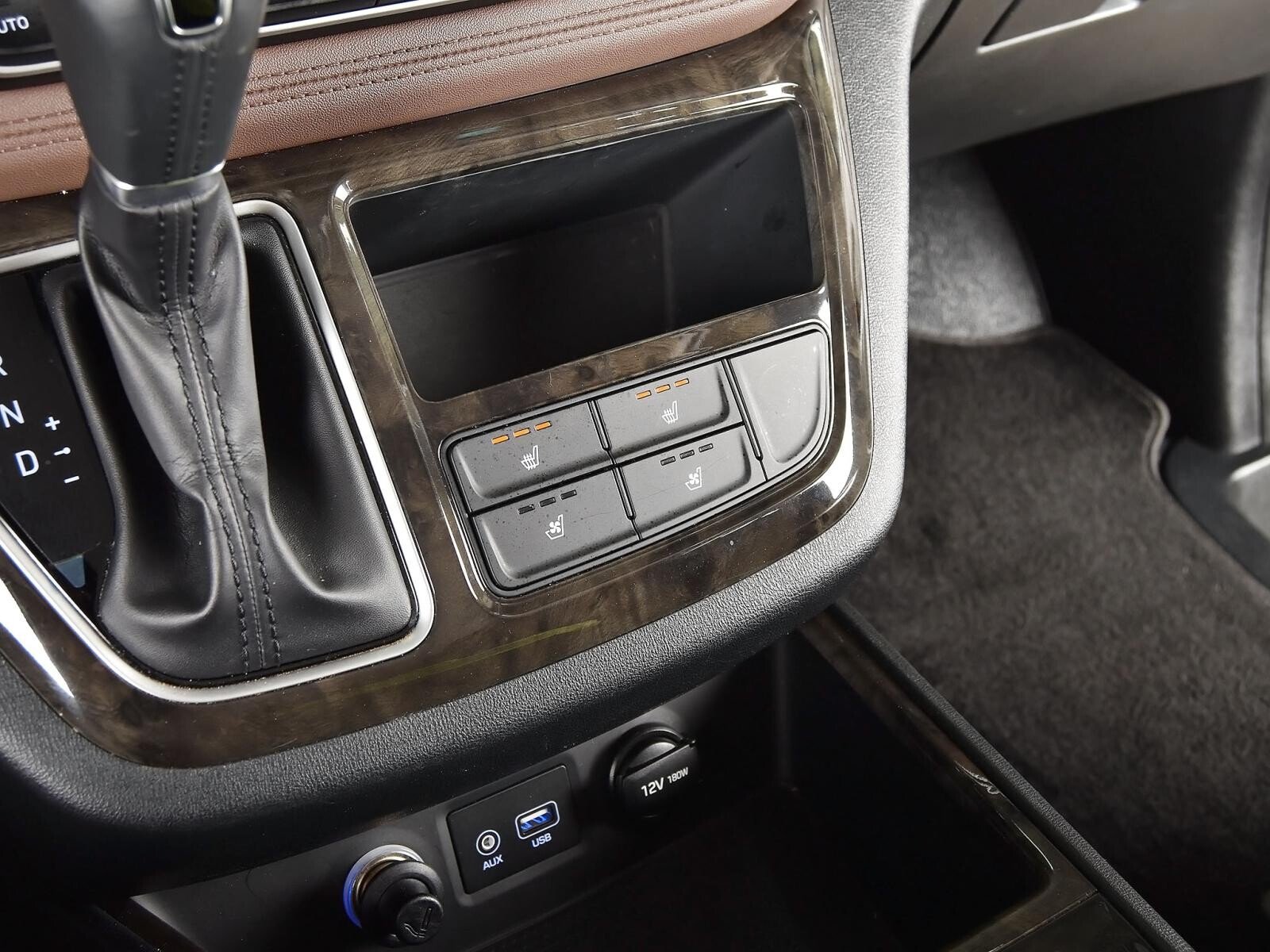 Hyundai Grand Starex 2018