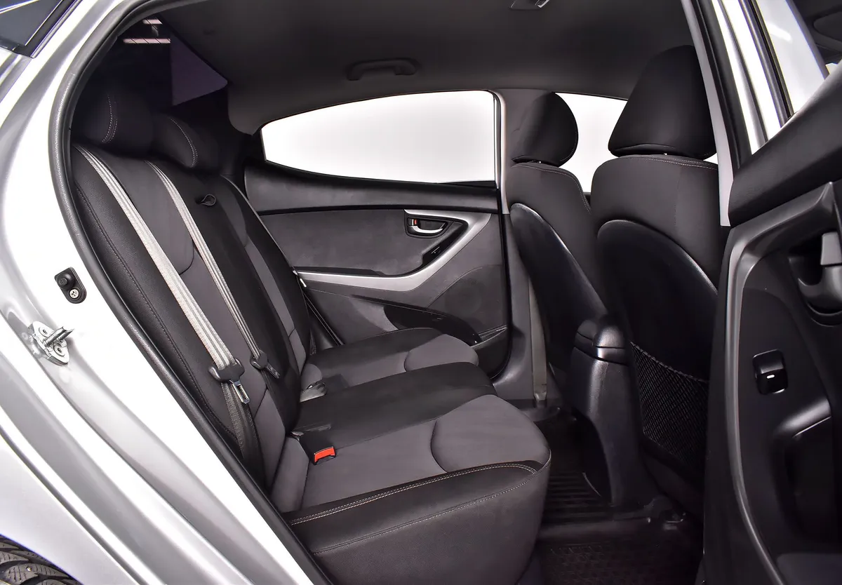 Hyundai Elantra 2015 Base (M813)