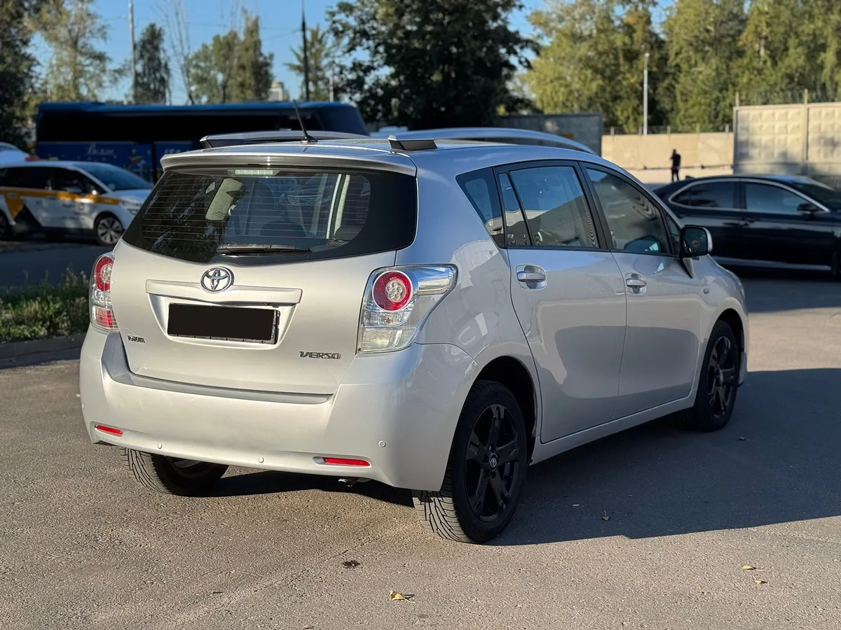 Toyota Verso 2011 Комфорт