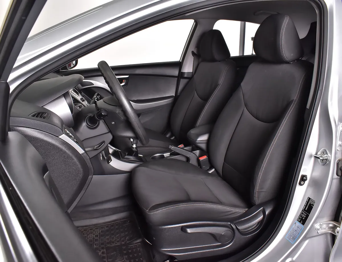 Hyundai Elantra 2015 Base (M813)