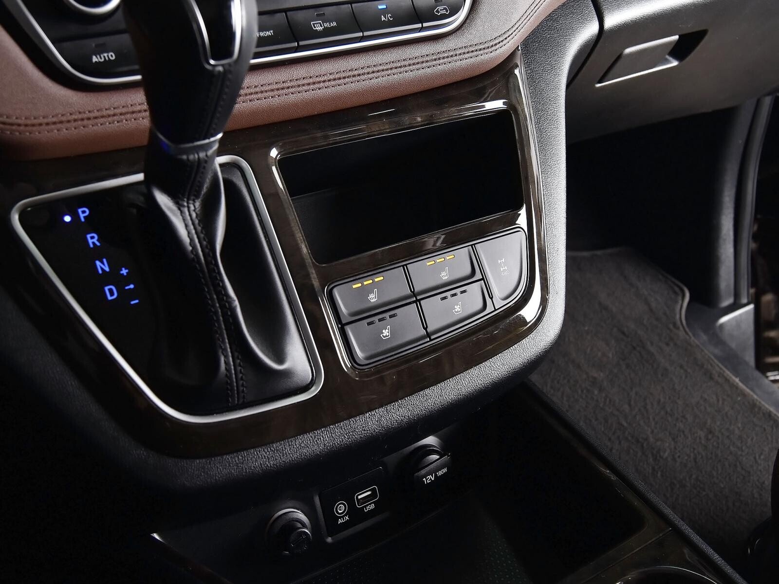 Hyundai Grand Starex 2018