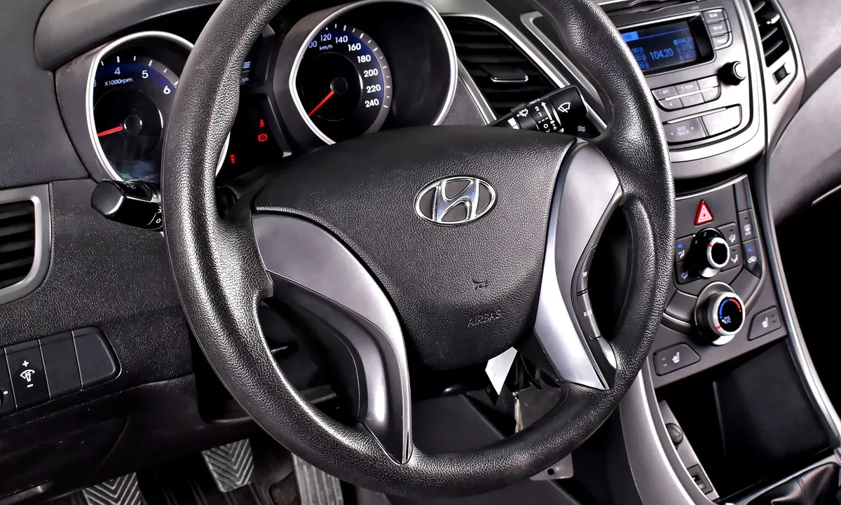 Hyundai Elantra 2015 Base (M813)