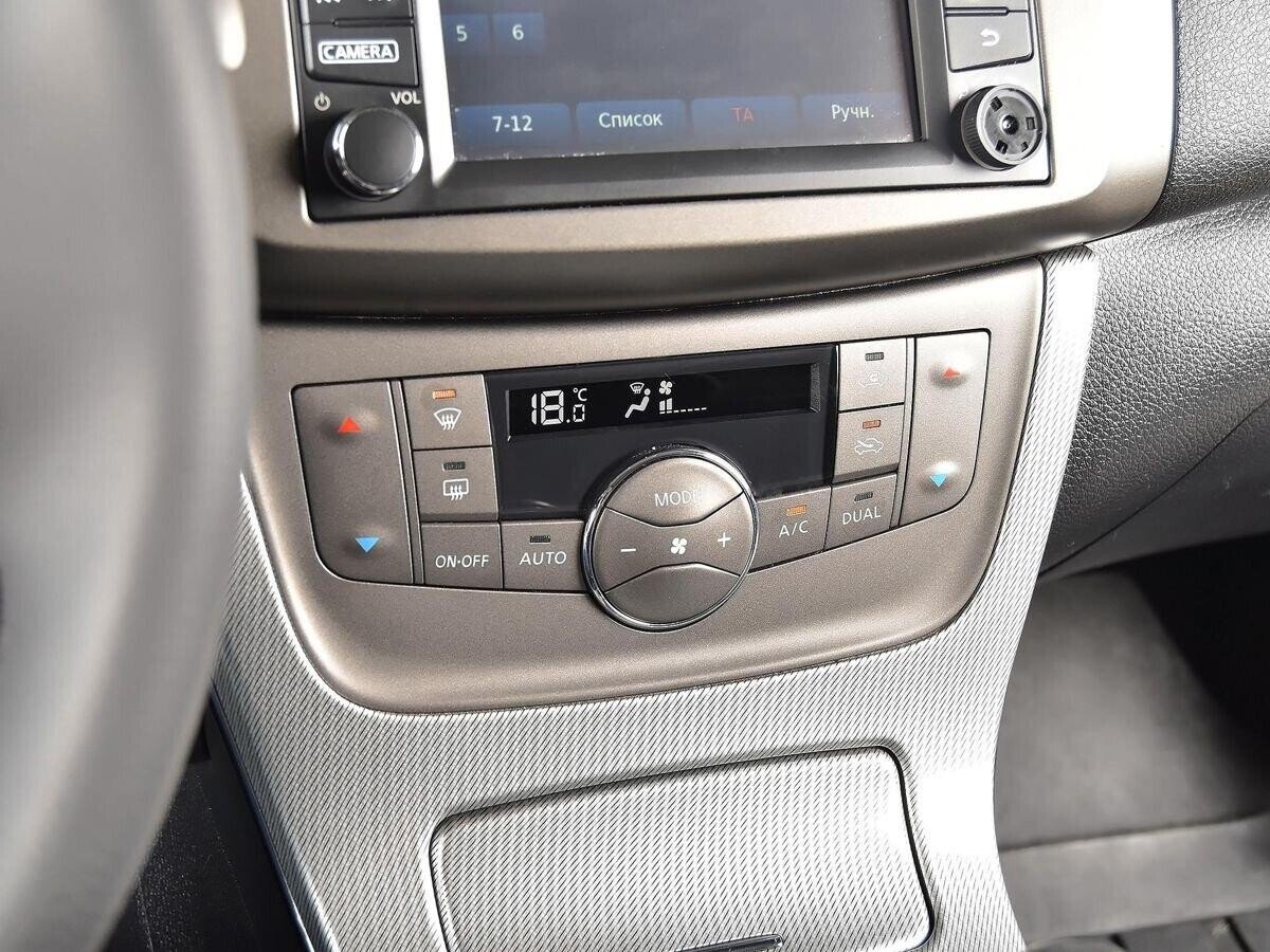 Nissan Tiida 2015