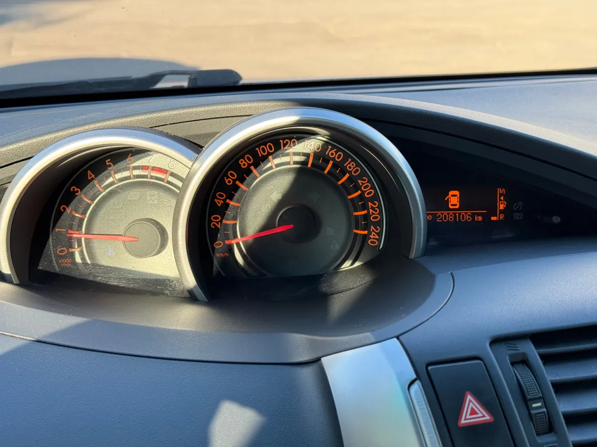 Toyota Verso 2011 Комфорт