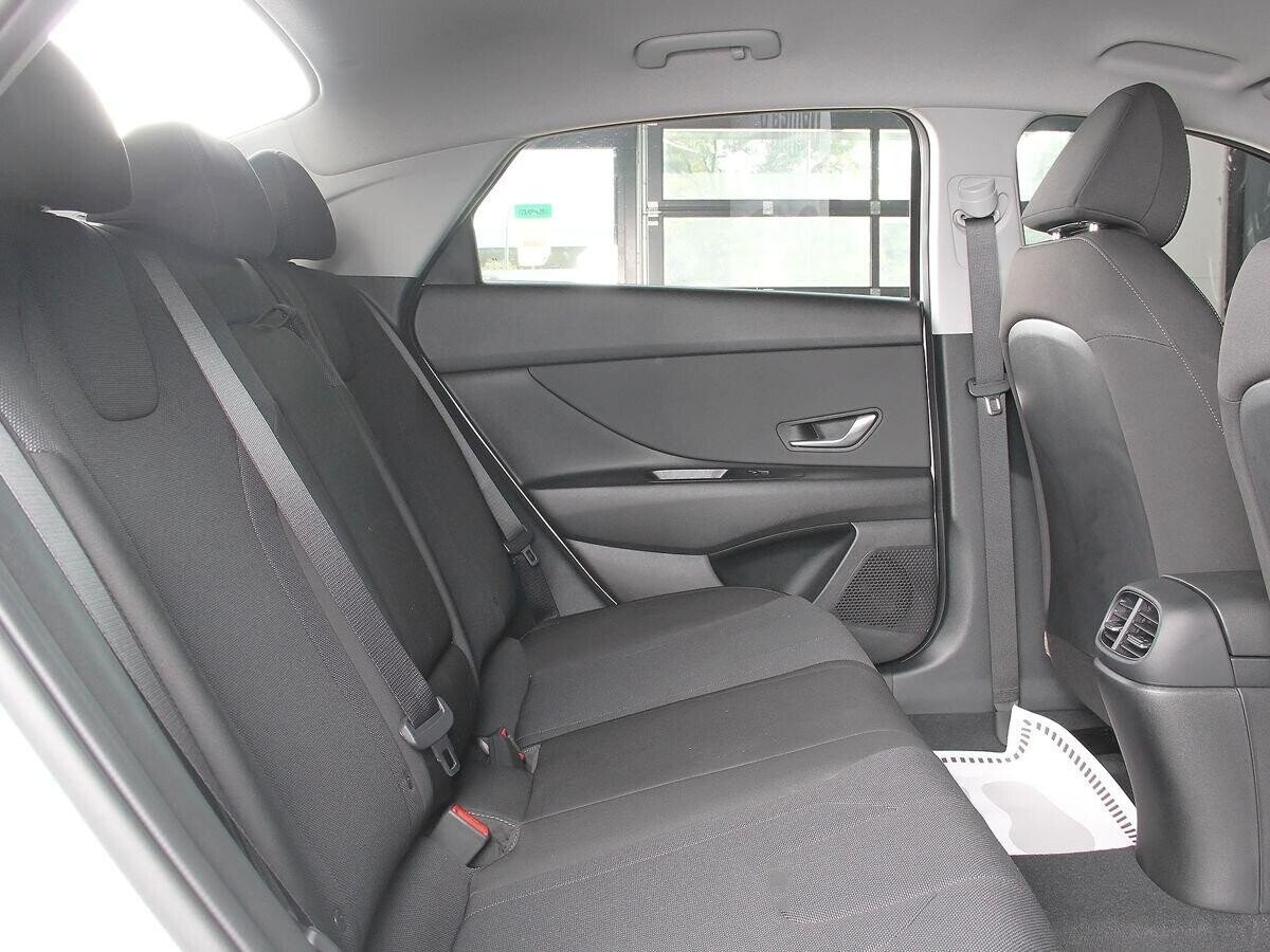 Hyundai Elantra 2021