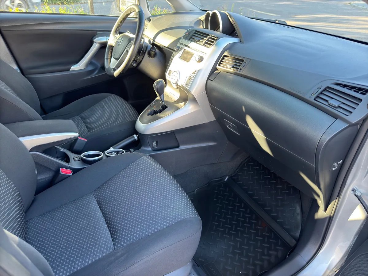 Toyota Verso 2011 Комфорт