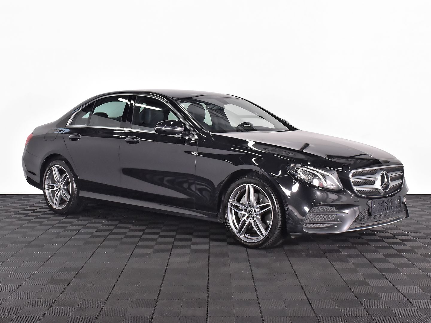 Mercedes-Benz E-Класс 2018 E 220 d 4MATIC Premium