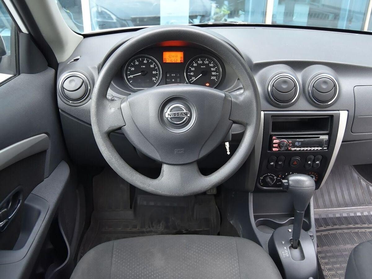 Nissan Almera 2015
