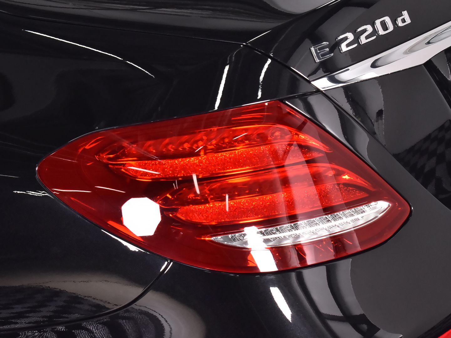 Mercedes-Benz E-Класс 2018 E 220 d 4MATIC Premium