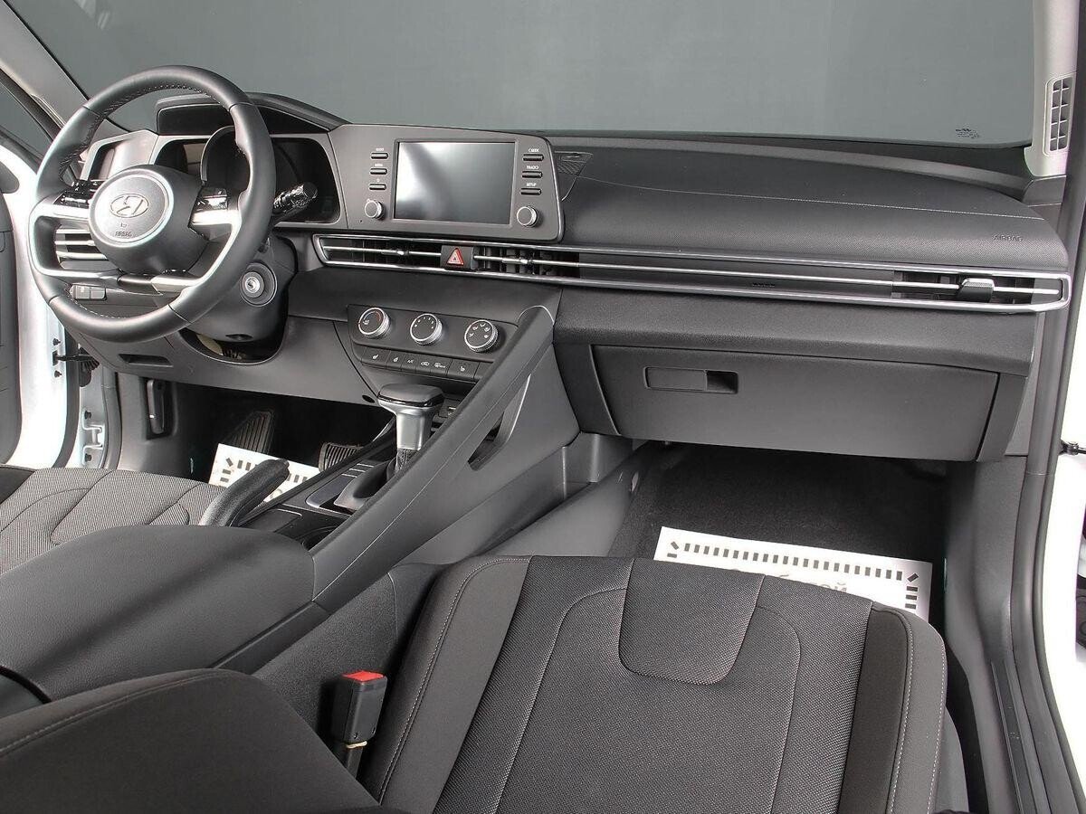 Hyundai Elantra 2021