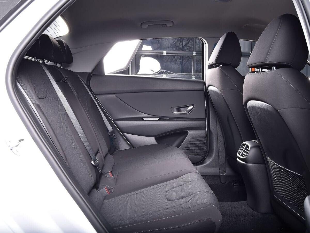 Hyundai Elantra 2021