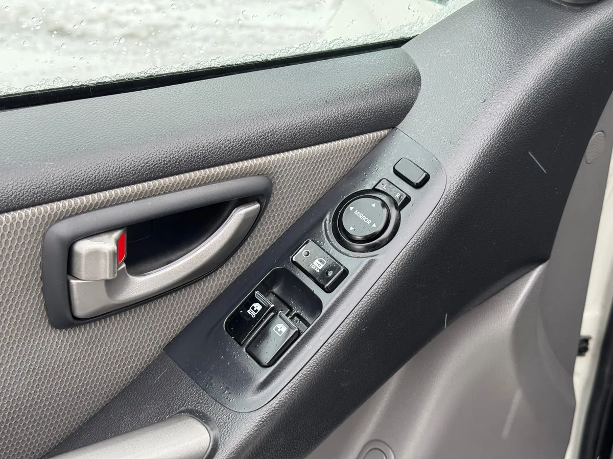 Hyundai Grand Starex 2012