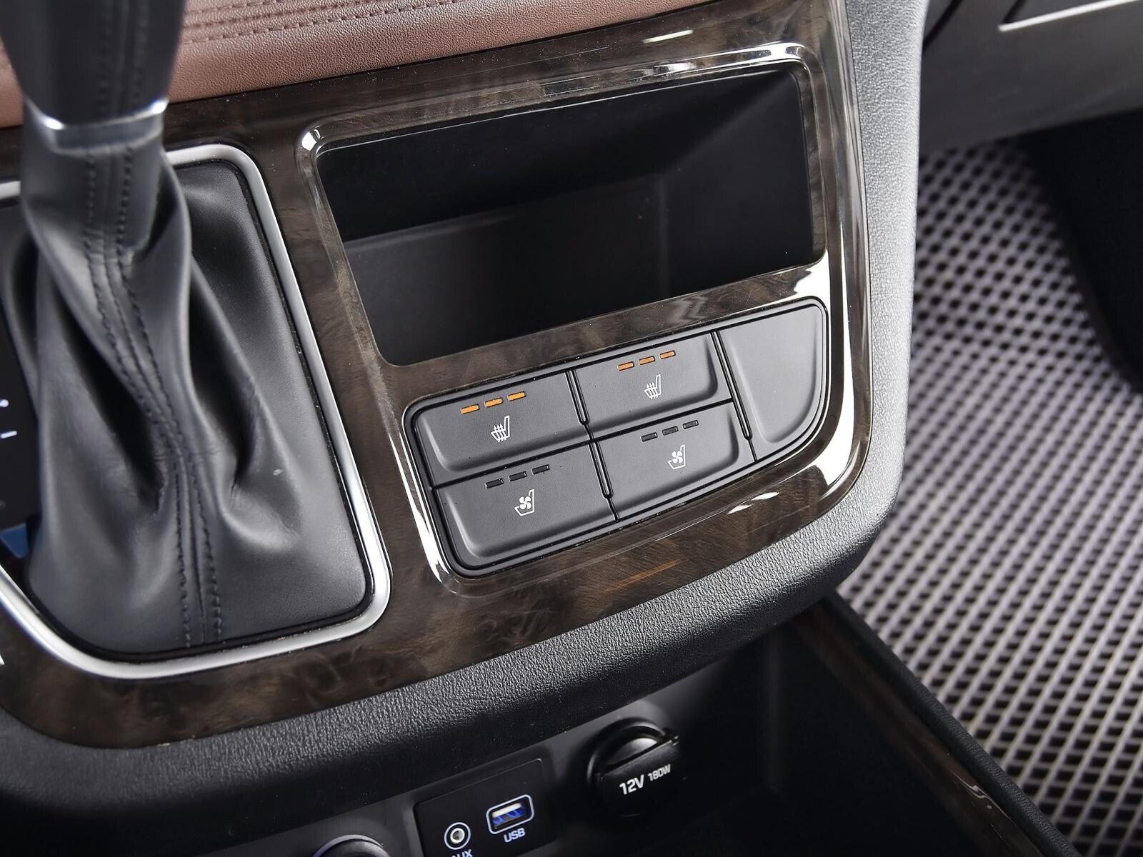 Hyundai Grand Starex 2019